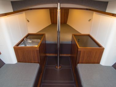 essence 33 interior 2a